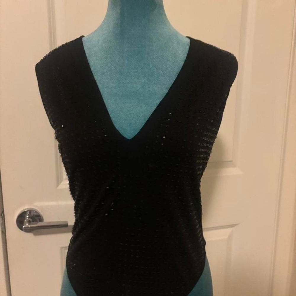 Black‎ sequin bodysuit with V-neck and short sleeves